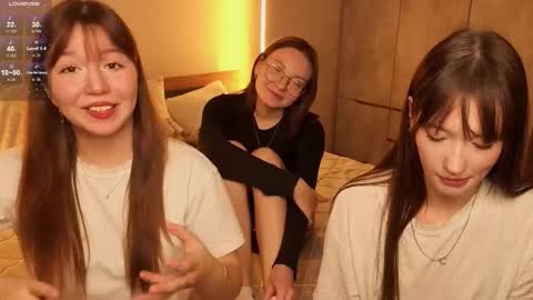 Snapshot of _reverse_gang_ chatting on 11.16.25 LISSAPVT IS OPEN online show from 11.16.25