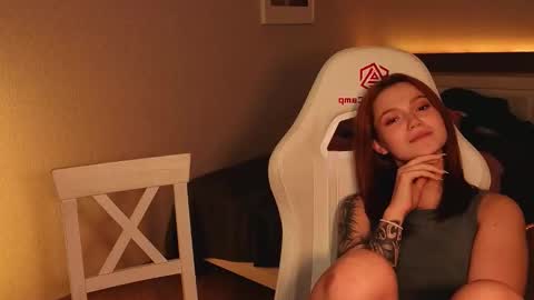 Snapshot of _reverse_gang_ chatting on 11.18.25 LISSAPVT IS OPEN online show from 11.18.25