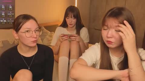 Snapshot of _reverse_gang_ chatting on 11.22.25 LISSAPVT IS OPEN online show from 11.22.25