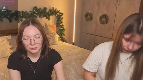 Snapshot of _reverse_gang_ chatting on 11.29.25 LISSAPVT IS OPEN online show from 11.29.25