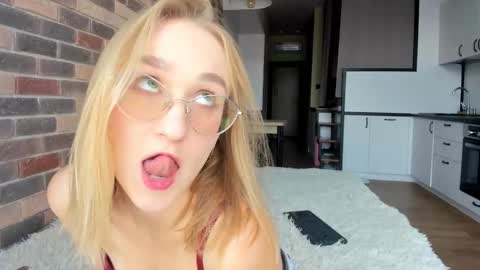 Snapshot of _ruby_kim chatting on 11.05.25 Ruby online show from 11.05.25