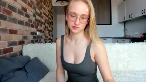 Snapshot of _ruby_kim chatting on 11.28.25 Ruby online show from 11.28.25