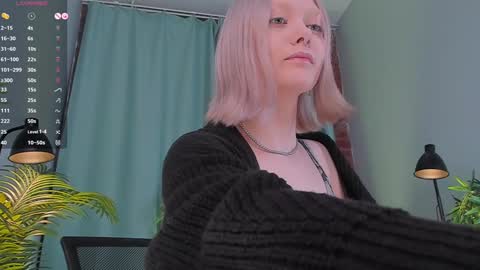 Snapshot of _rude_girl_ chatting on 01.28.25 Eve online show from 01.28.25