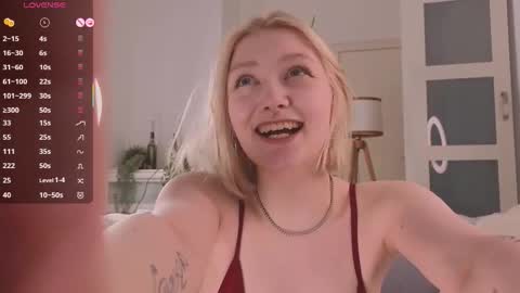 Snapshot of _rude_girl_ chatting on 10.10.25 Eve online show from 10.10.25