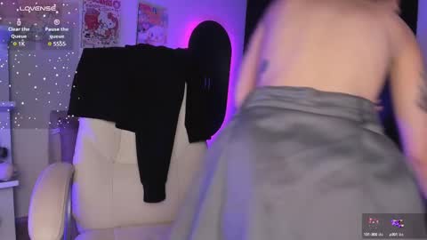 Snapshot of _sabrinamoon chatting on 02.18.25 online show from 02.18.25