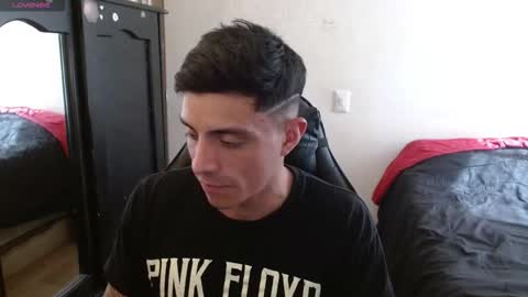 Snapshot of _schnnneider_ chatting on 09.11.25 SCHNEIDER online show from 09.11.25