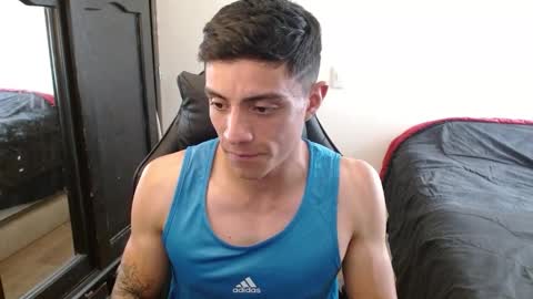 Snapshot of _schnnneider_ chatting on 10.10.25 SCHNEIDER online show from 10.10.25