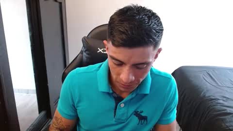 Snapshot of _schnnneider_ chatting on 10.28.25 SCHNEIDER online show from 10.28.25