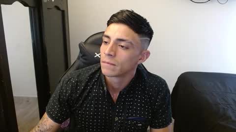 Snapshot of _schnnneider_ chatting on 10.30.25 SCHNEIDER online show from 10.30.25