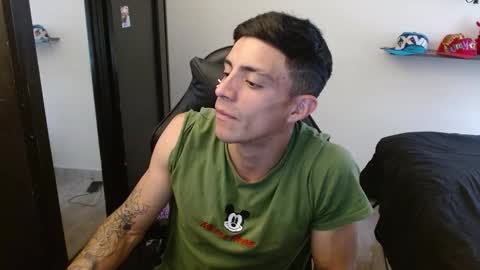 Snapshot of _schnnneider_ chatting on 11.11.25 SCHNEIDER online show from 11.11.25