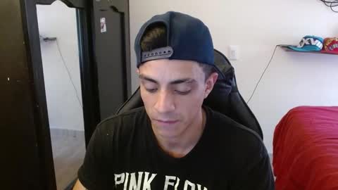 Snapshot of _schnnneider_ chatting on 11.14.25 SCHNEIDER online show from 11.14.25