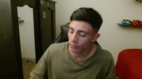 Snapshot of _schnnneider_ chatting on 11.24.25 SCHNEIDER online show from 11.24.25