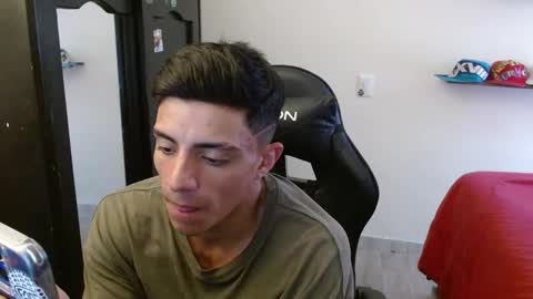 Snapshot of _schnnneider_ chatting on 11.24.25 SCHNEIDER online show from 11.24.25