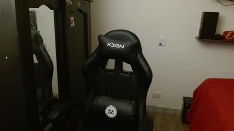 Snapshot of _schnnneider_ chatting on 11.27.25 SCHNEIDER online show from 11.27.25