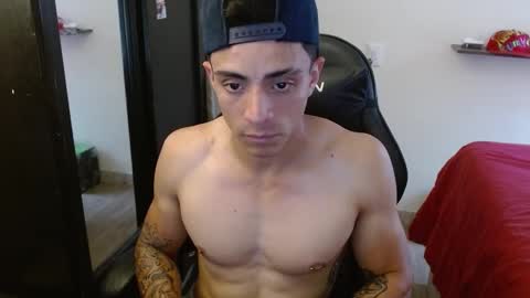 Snapshot of _schnnneider_ chatting on 11.29.25 SCHNEIDER online show from 11.29.25