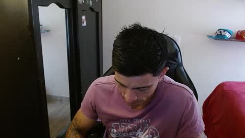 Snapshot of _schnnneider_ chatting on 12.01.25 SCHNEIDER online show from 12.01.25