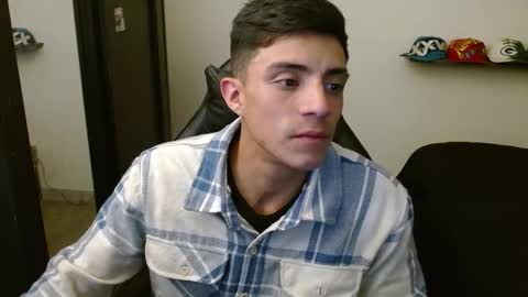 Snapshot of _schnnneider_ chatting on 12.14.25 SCHNEIDER online show from 12.14.25