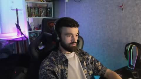 Snapshot of _serious_man chatting on 09.26.25 Ask me online show from 09.26.25