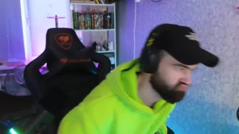 Snapshot of _serious_man chatting on 10.03.25 Ask me online show from 10.03.25