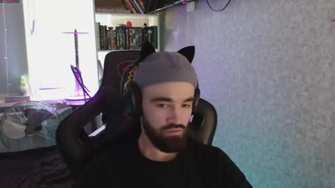 Snapshot of _serious_man chatting on 10.08.25 Ask me online show from 10.08.25