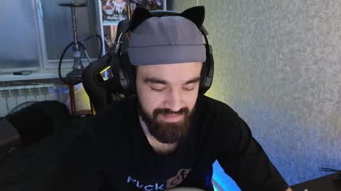 Snapshot of _serious_man chatting on 10.28.25 Ask me online show from 10.28.25