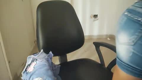 Snapshot of _shalini_0 chatting on 10.04.25 _shalini_0 online show from 10.04.25