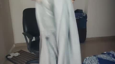 Snapshot of _shalini_0 chatting on 10.10.25 _shalini_0 online show from 10.10.25