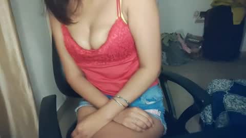 Snapshot of _shalini_0 chatting on 10.10.25 _shalini_0 online show from 10.10.25