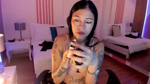 Snapshot of _sharloth chatting on 12.16.25 Sharlot online show from 12.16.25