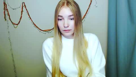 Snapshot of _snow_queen__ chatting on 12.18.25 Rachel online show from 12.18.25