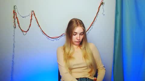 Snapshot of _snow_queen__ chatting on 12.21.25 Rachel online show from 12.21.25