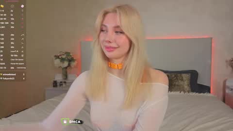 Snapshot of _sophielov chatting on 09.10.25 Sophie online show from 09.10.25