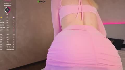 Snapshot of _sophielov chatting on 10.01.25 Sophie online show from 10.01.25