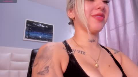 Snapshot of _sophiewilson chatting on 01.29.25 sophie online show from 01.29.25