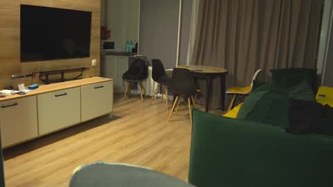 OLIVERpvt is open online show from 01.14.25