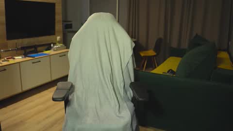 OLIVERpvt is open online show from 11.24.25