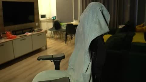 OLIVERpvt is open online show from 01.15.26