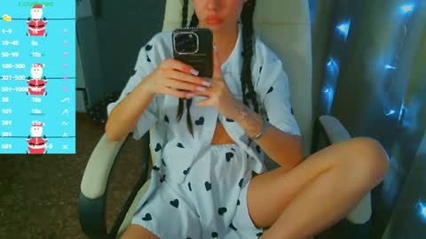 Snapshot of _sweet_ruby_ chatting on 12.30.24 Milana welcome to my world online show from 12.30.24