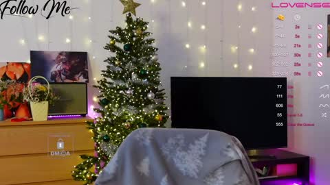 Snapshot of _sweetcams_ chatting on 12.14.24 Dasha  online show from 12.14.24