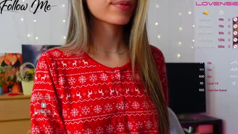 Snapshot of _sweetcams_ chatting on 12.18.24 Dasha  online show from 12.18.24