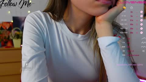 Snapshot of _sweetcams_ chatting on 12.21.24 Dasha  online show from 12.21.24