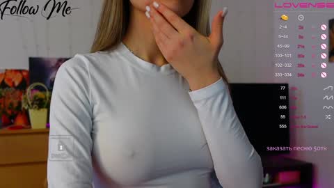 Snapshot of _sweetcams_ chatting on 12.22.24 Dasha  online show from 12.22.24