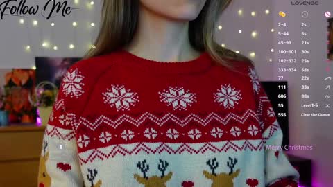 Snapshot of _sweetcams_ chatting on 12.25.24 Dasha  online show from 12.25.24