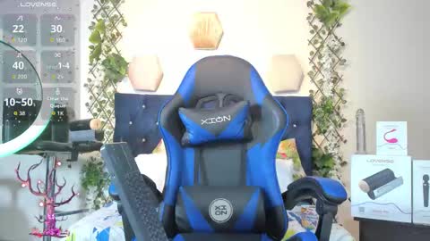 Snapshot of _taylor_black chatting on 11.22.25 Taylor online show from 11.22.25