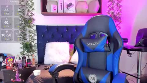 Snapshot of _taylor_black chatting on 11.29.25 Taylor online show from 11.29.25