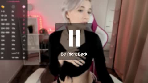 Snapshot of _taylor_moon chatting on 11.12.25 Taylor online show from 11.12.25