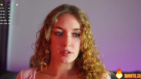 Snapshot of _taylor_swift chatting on 10.15.25 Taylor online show from 10.15.25