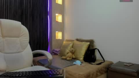 Snapshot of _tiffany_queen chatting on 12.20.24 Stefania online show from 12.20.24