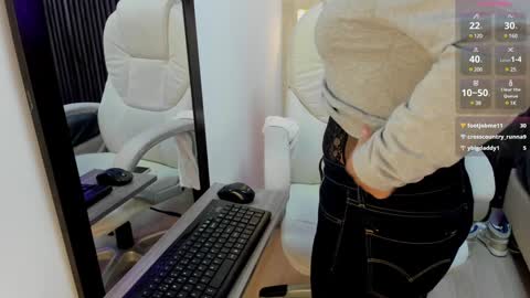 Snapshot of _tiffany_queen chatting on 12.29.24 Stefania online show from 12.29.24