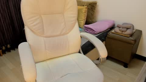 Snapshot of _tiffany_queen chatting on 01.08.25 Stefania online show from 01.08.25